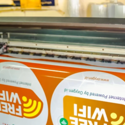 Digital Printing Sticker UV: Cara Kerja dan Ketahanannya