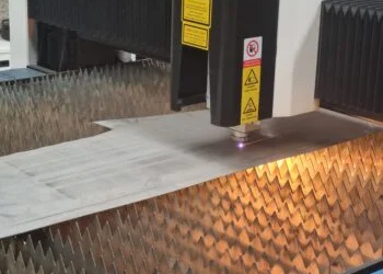 Mengenal Laser Cutting Plat Besi dan Cara Kerjanya